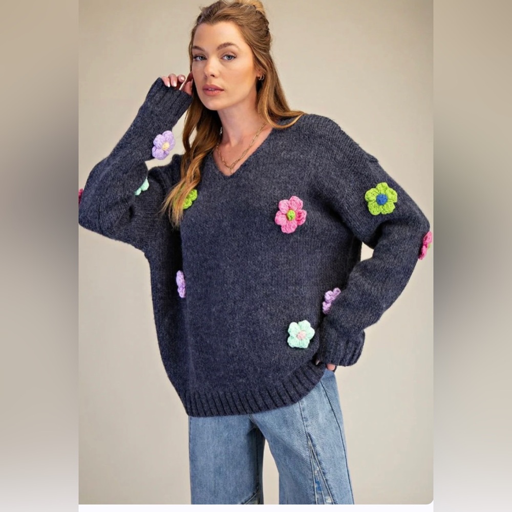New Faded Floral  Navy appliqué Sweater by Easel size large Oversized 🌸🌹🌺 BG 09